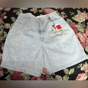 NWT Gloria Vanderbilt Women's Blue Denim Pleated Shorts – Size 12